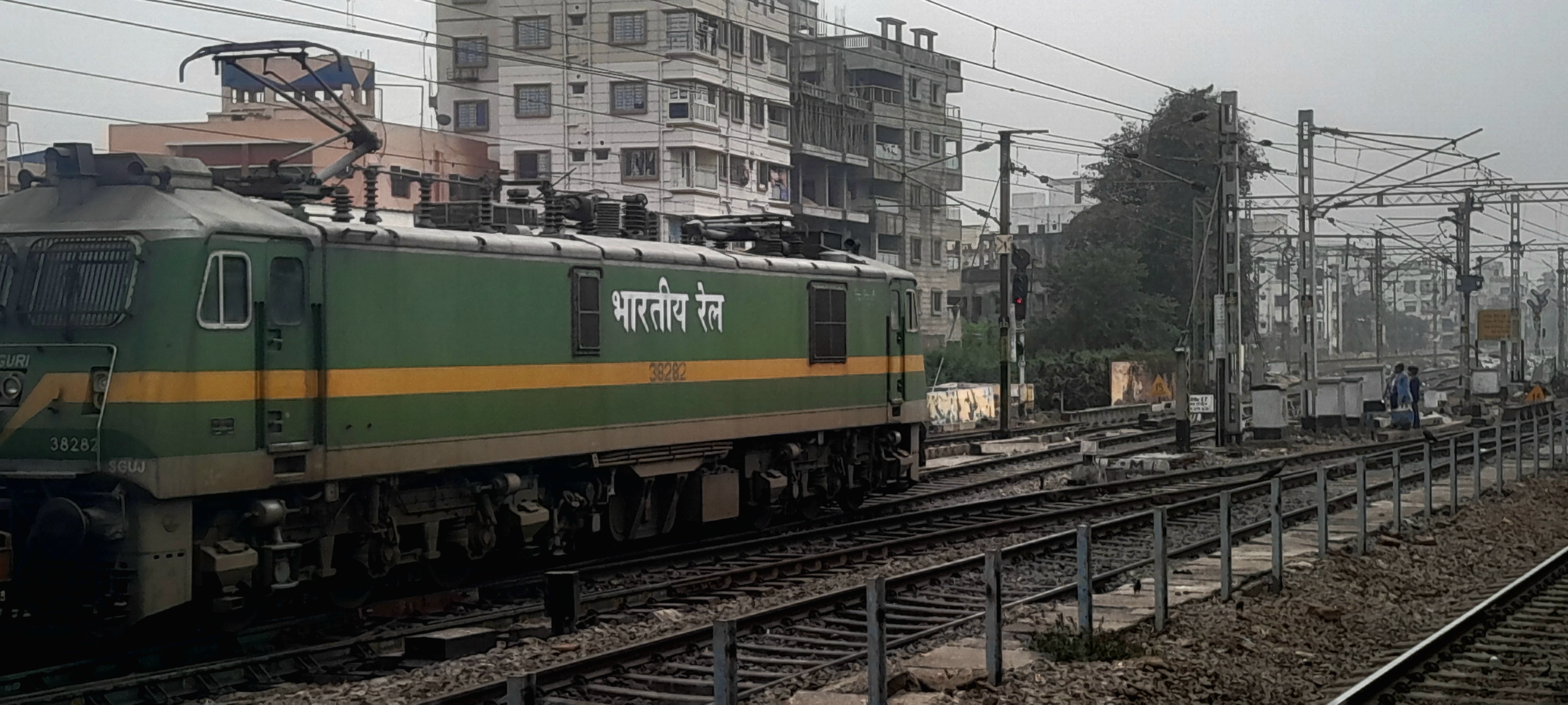 12527 Chhapra - Anand Vihar Terminal SF Express photo 2