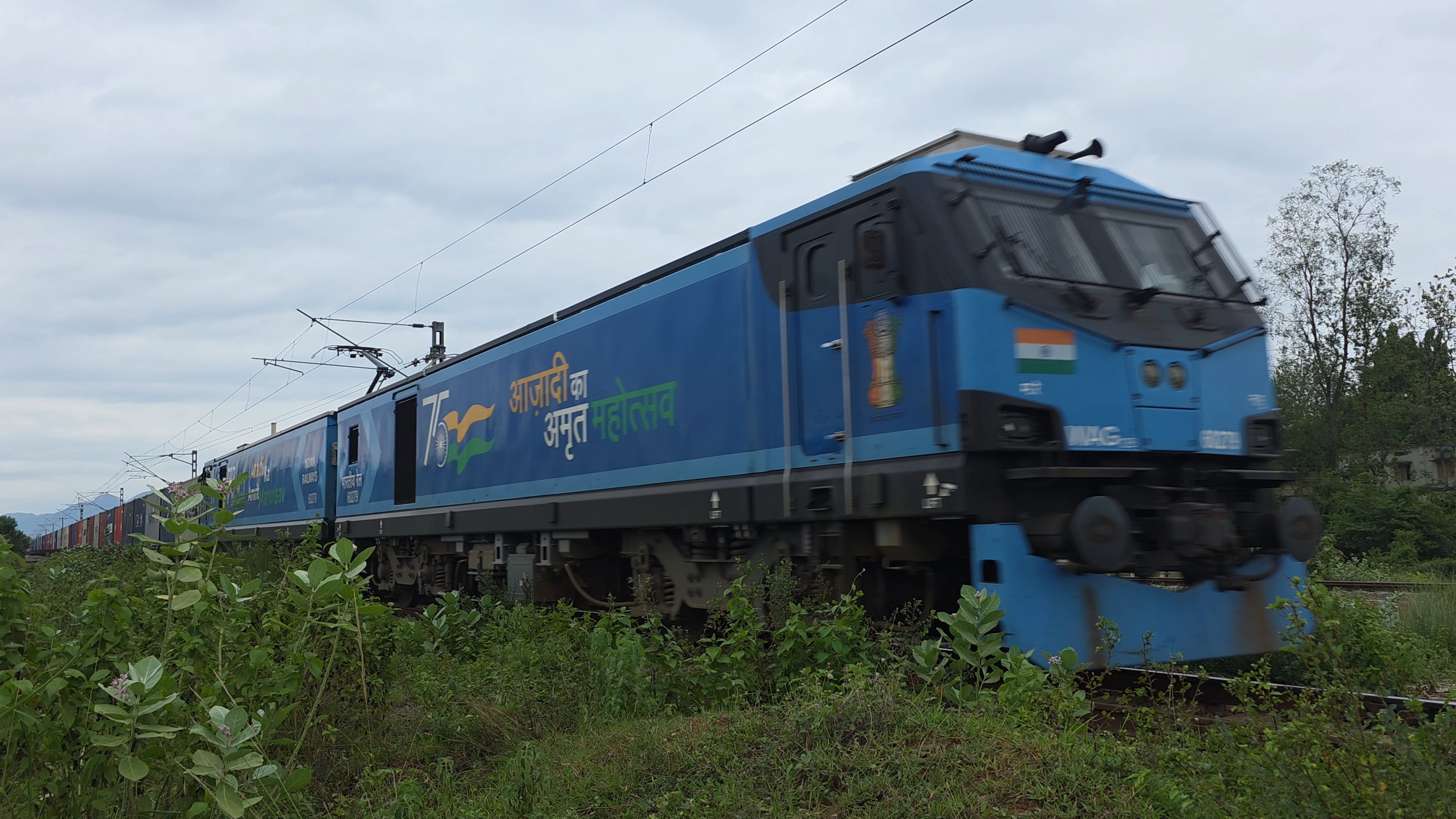 12169 Pune - Solapur Intercity SF Express photo 1
