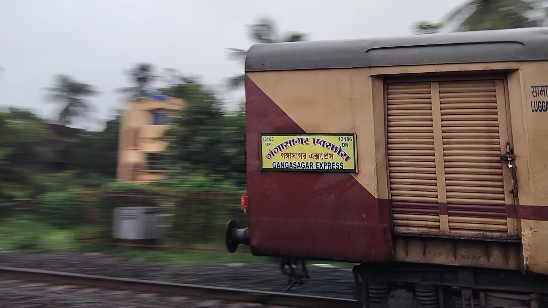 13185 Gangasagar Express photo 11