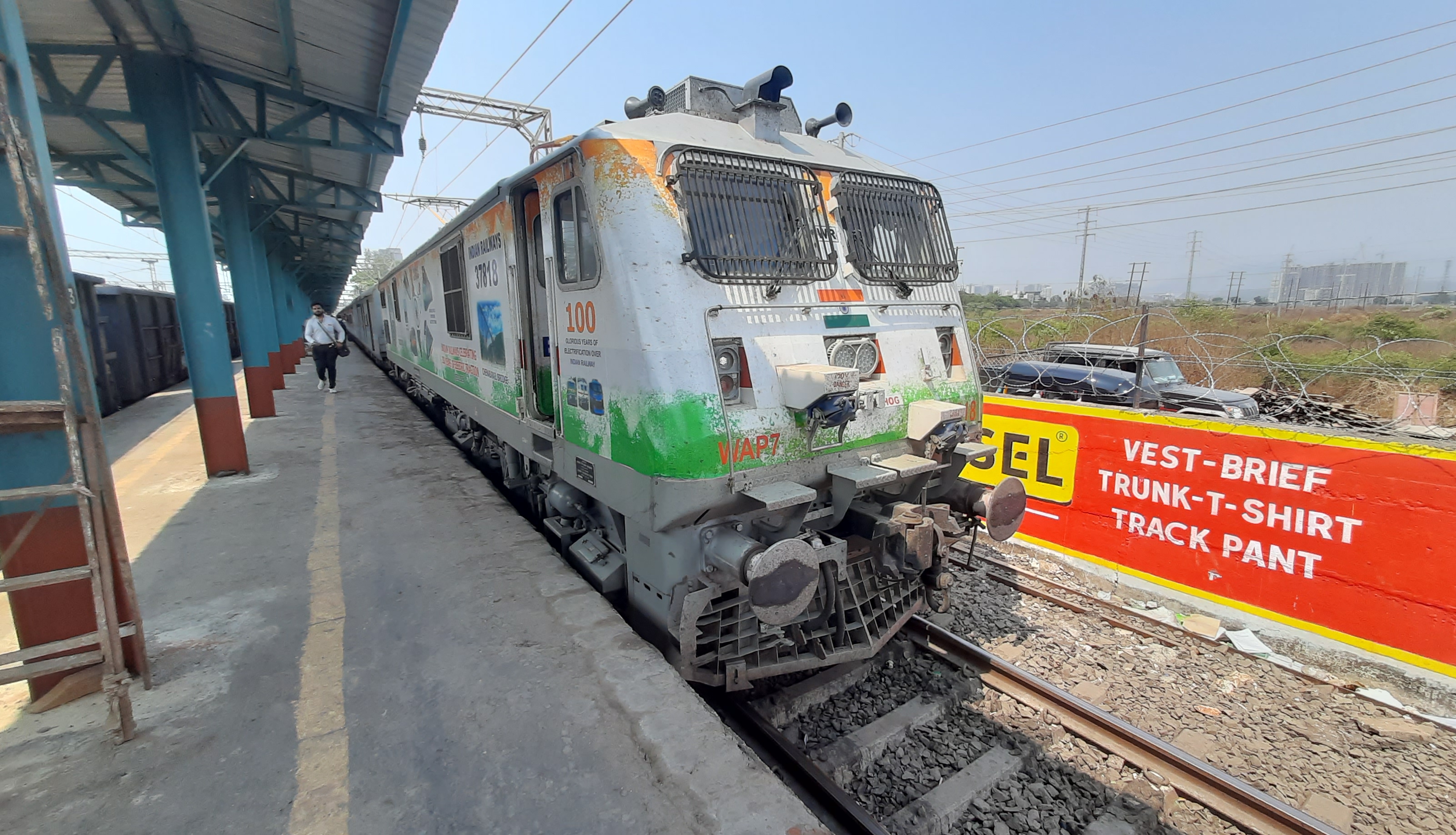 12493 Darshan SF Express photo 1