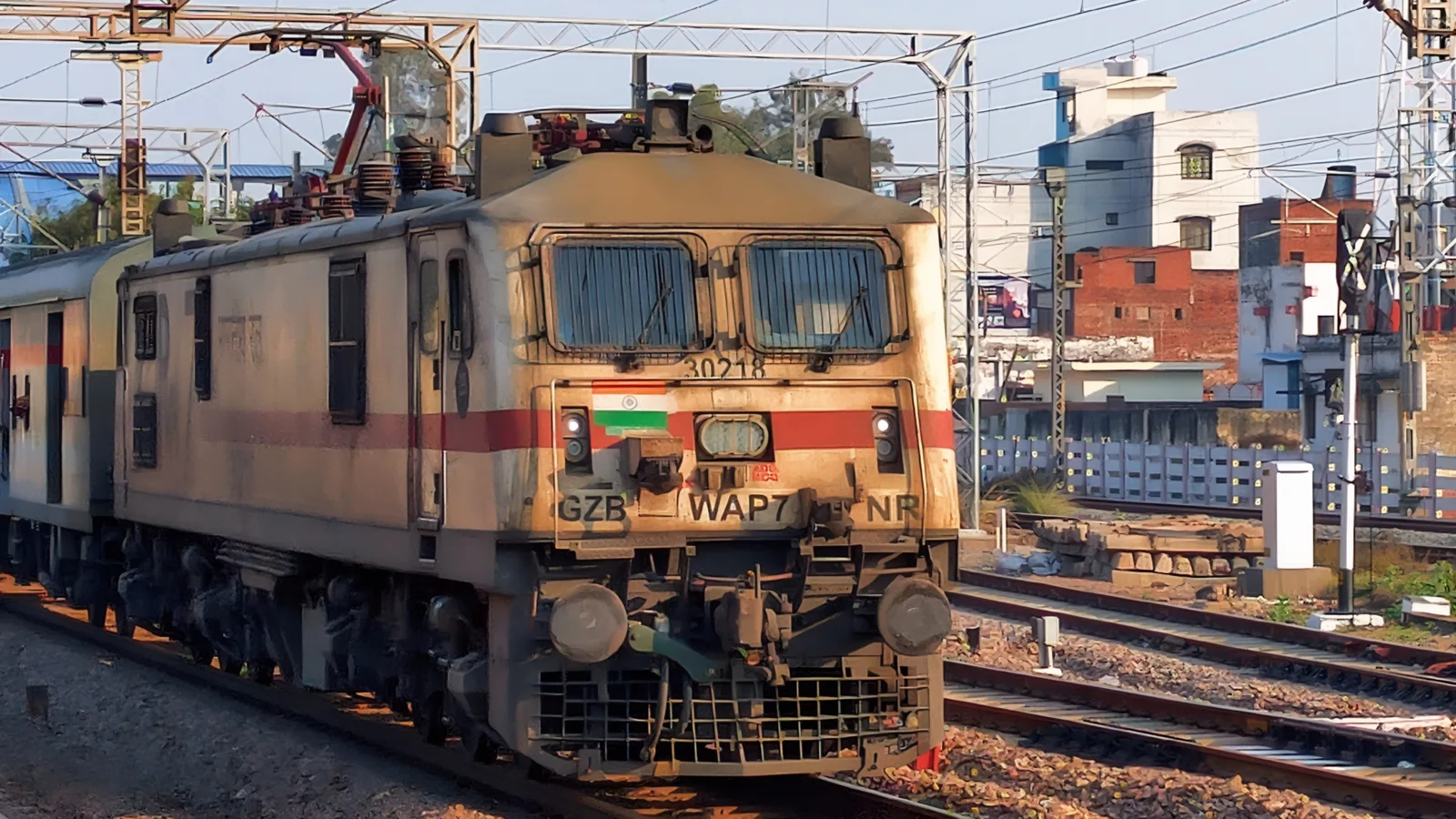 राधिकापुर–आनंद विहार एक्सप्रेस के बदले रूट पर संसद में सवाल, यात्रा समय 25 से बढ़कर 32 घंटे
